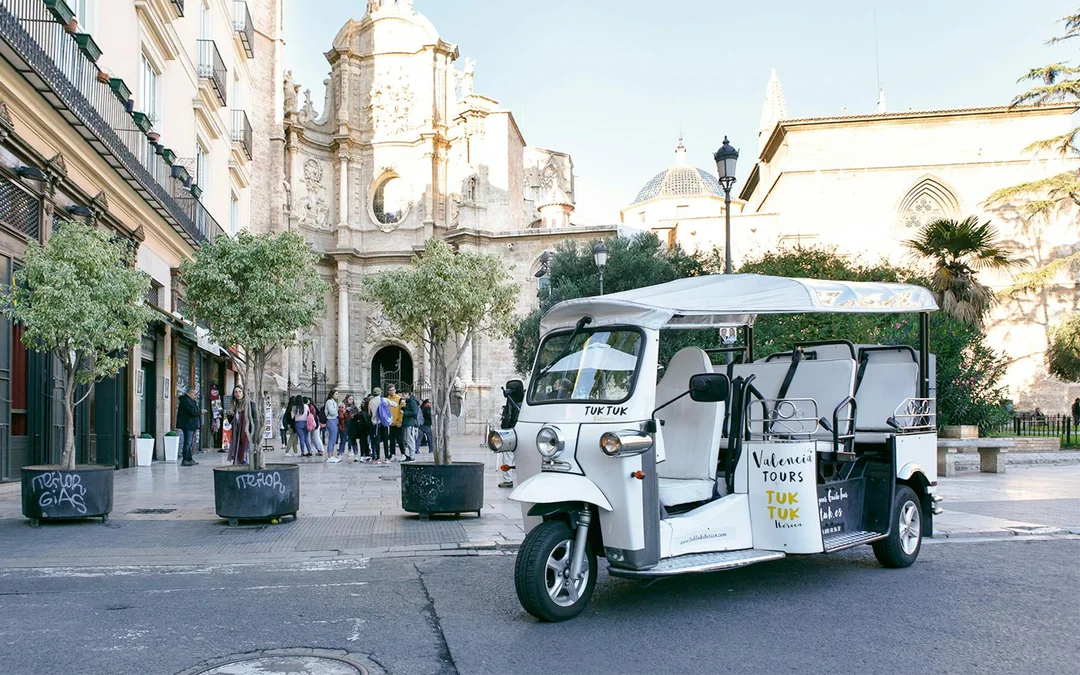2-Hour Guided Tour of Valencia on Tuk Tuk Image 3
