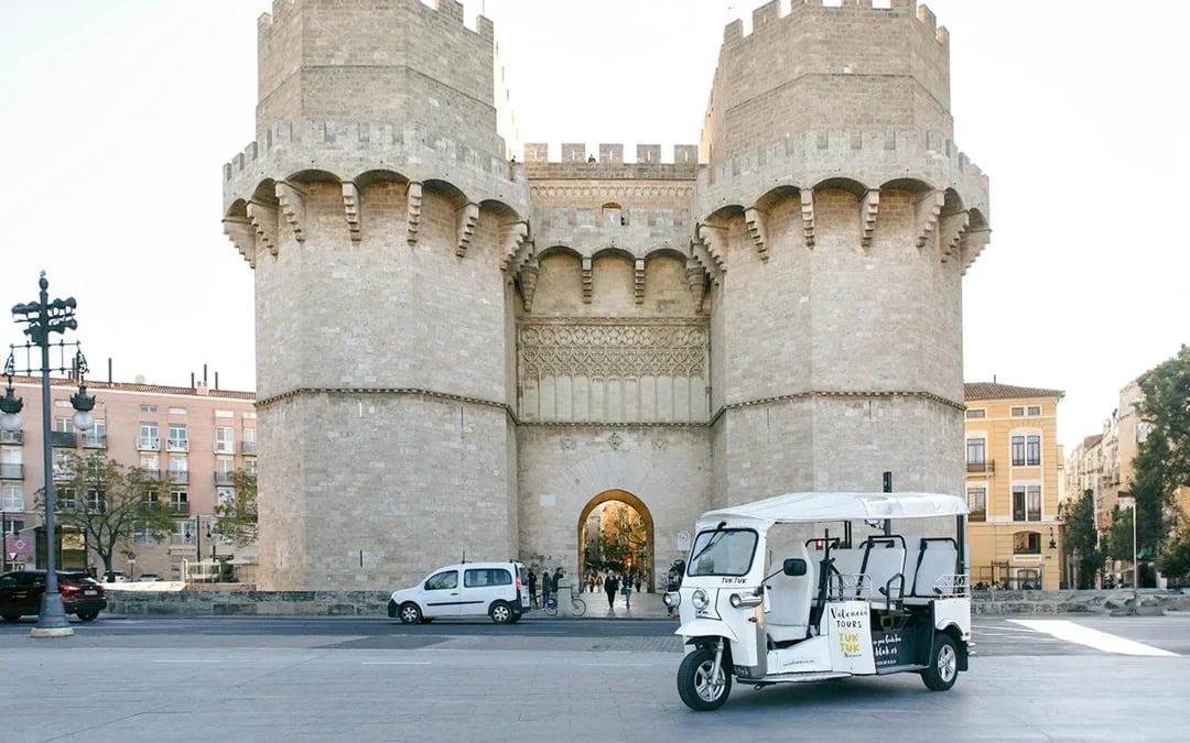 2-Hour Guided Tour of Valencia on Tuk Tuk Image 4