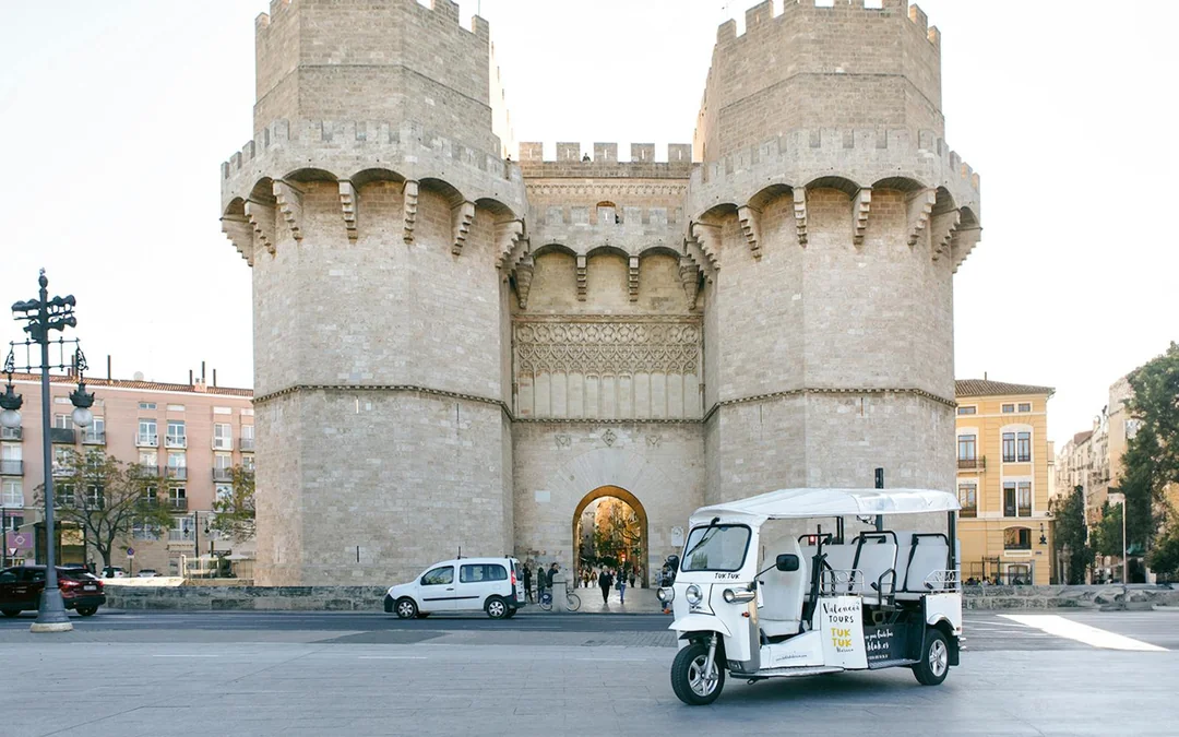 2-Hour Guided Tour of Valencia on Tuk Tuk Image 4