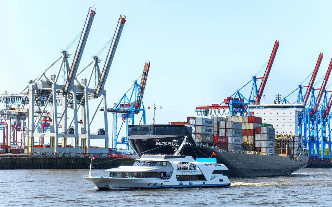 2-Hour Hamburg Harbour Cruise Image 9