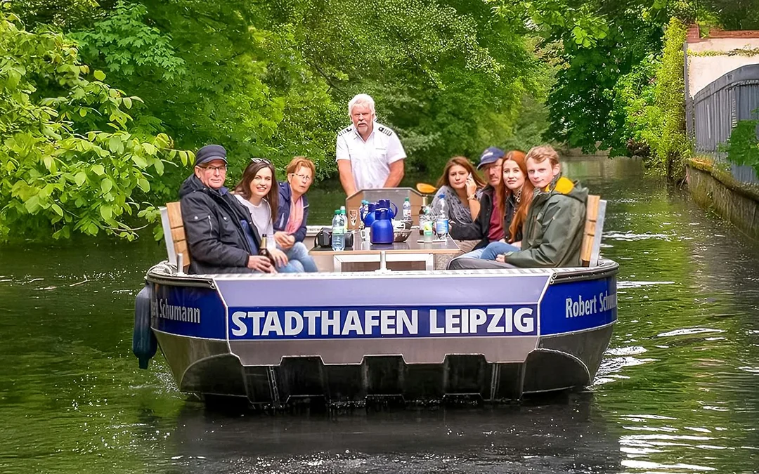 2-hour Motorboat Tour in Riverside Forest Image 1