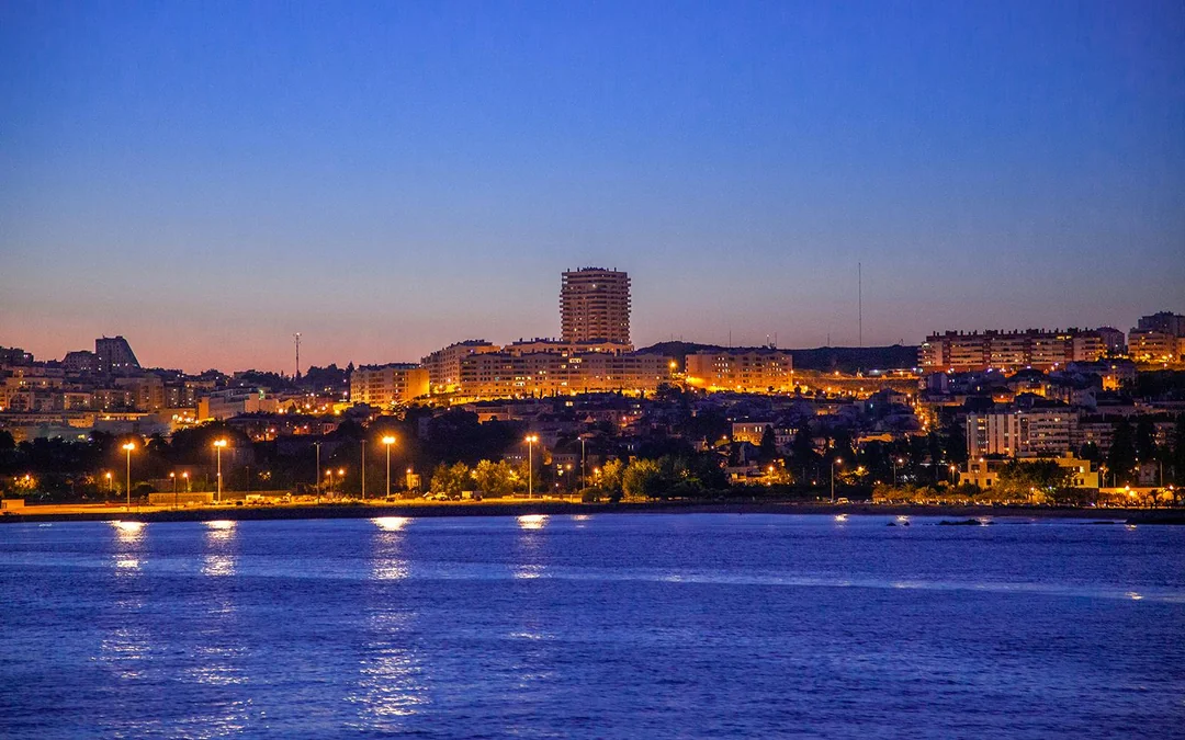 2-Hour Night Cruise of Lisbon Image 5