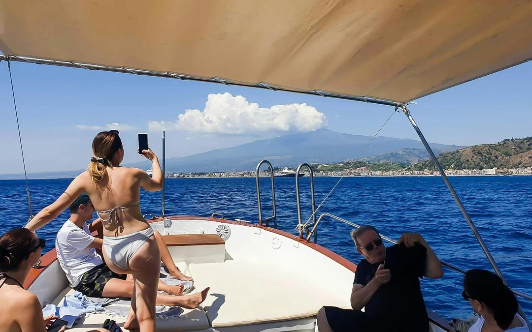 2-Hour Sightseeing Cruise in Giardini Naxos Taormina Isola Bella Image 1