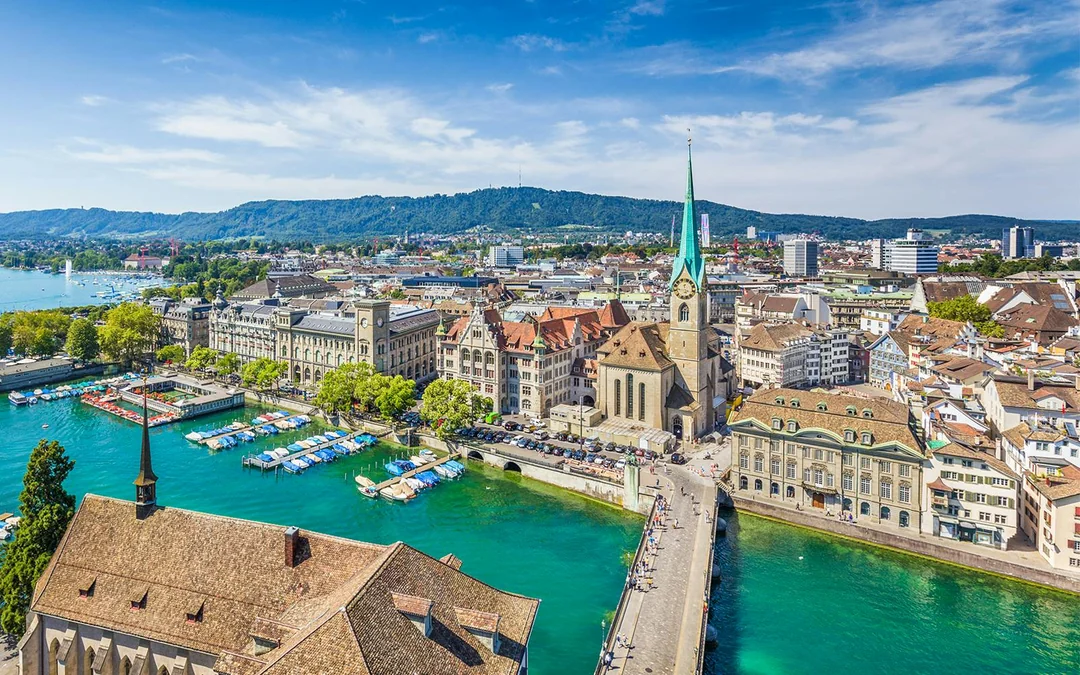 2-Hour Zürich Sightseeing Bus Tour Image 1