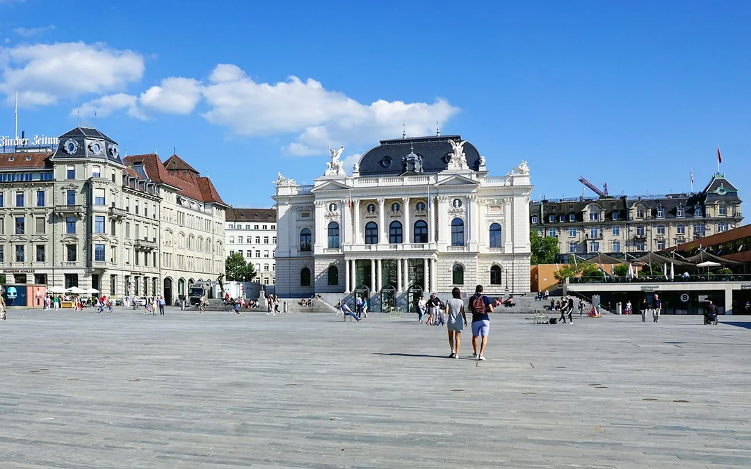 2-Hour Zürich Sightseeing Bus Tour Image 3