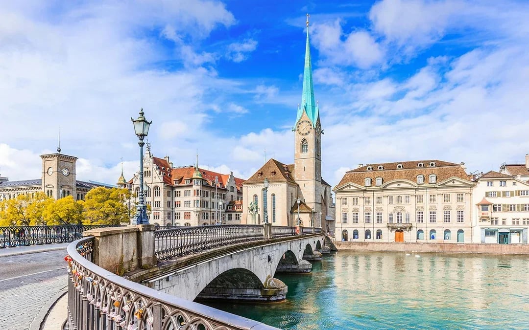 2-Hour Zürich Sightseeing Bus Tour Image 10