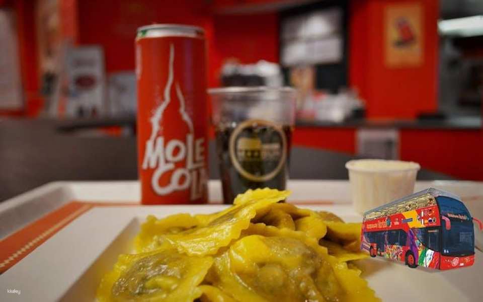 24 or 48-hour hop-on hop-off bus with M**Bun meal