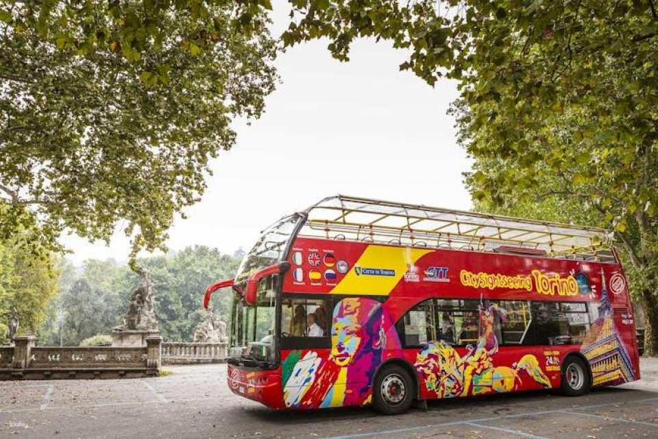24 or 48-hour hop-on hop-off bus with M**Bun meal