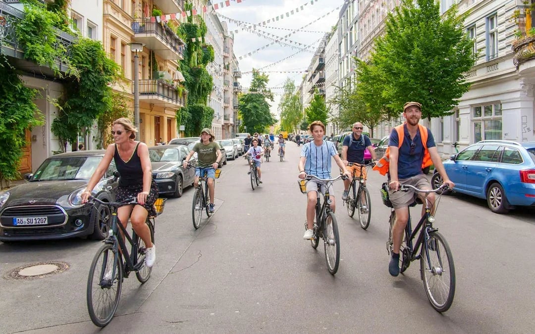 3.5-Hour Guided Bike Tour of Berlin's Best Highlights Image 1
