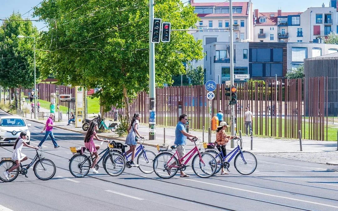 3.5-Hour Guided Bike Tour of Berlin Wall Image 1