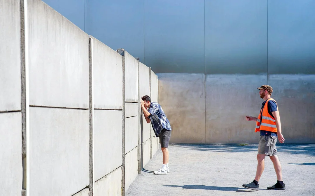 3.5-Hour Guided Bike Tour of Berlin Wall Image 4