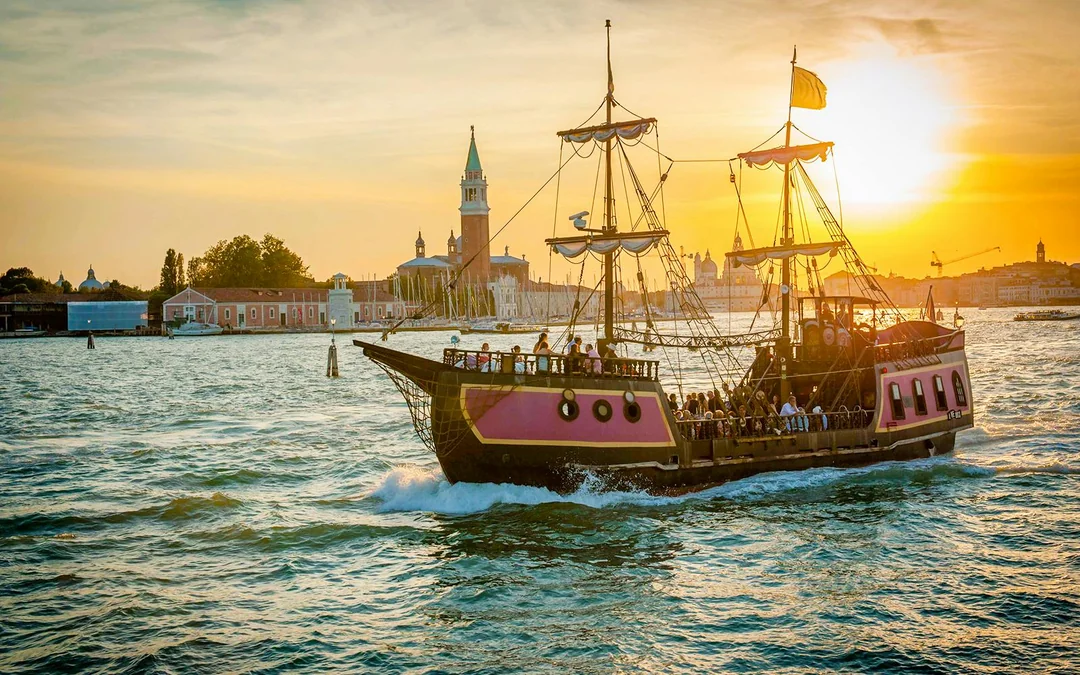 3-Hour Galleon Dinner Cruise in Venice Image 4