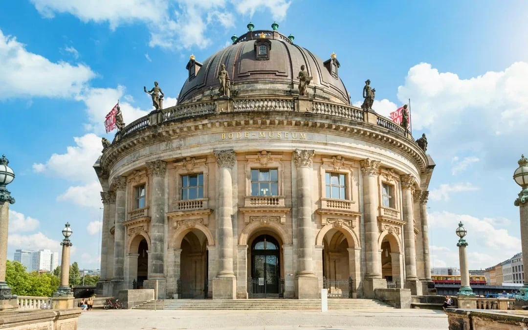 3-Hour Guided Bike Tour of Mitte, Tiergarten & Prenzlauer Berg Image 3