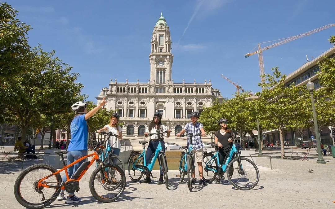 3-Hour Guided Bike Tour of Old Town & Riverside Image 1