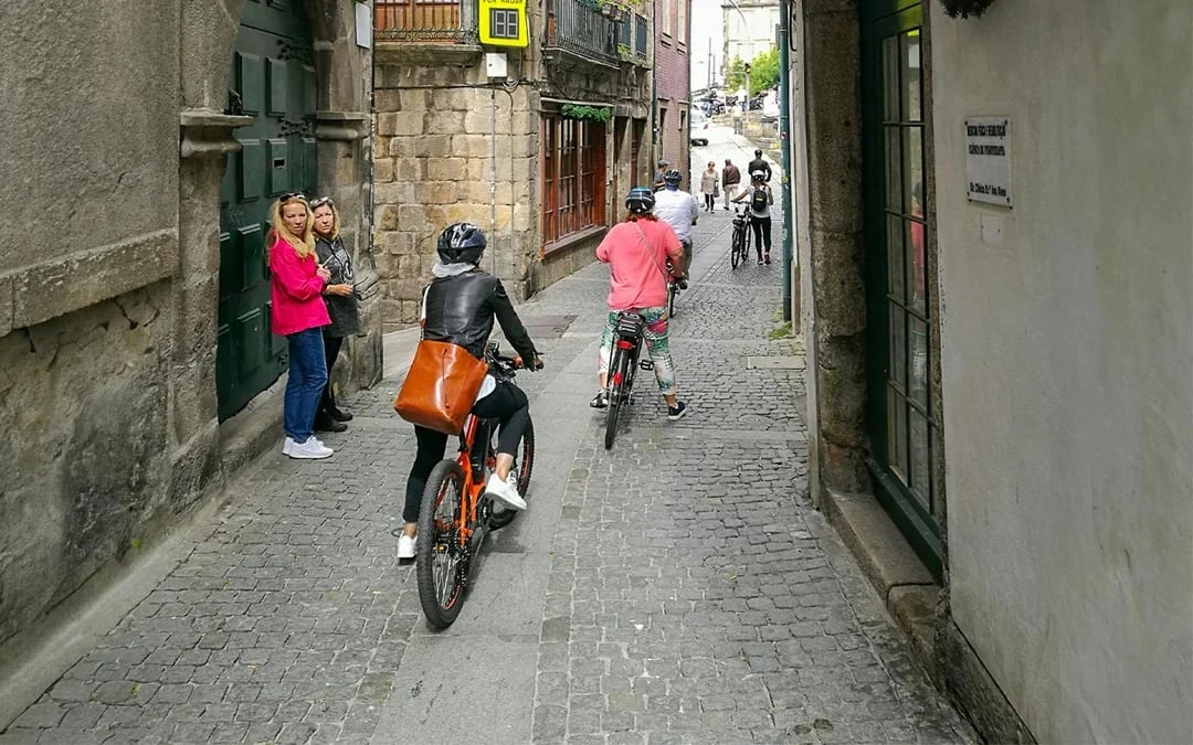 3-Hour Guided Bike Tour of Old Town & Riverside Image 2