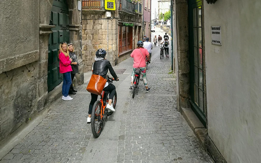 3-Hour Guided Bike Tour of Old Town & Riverside Image 2