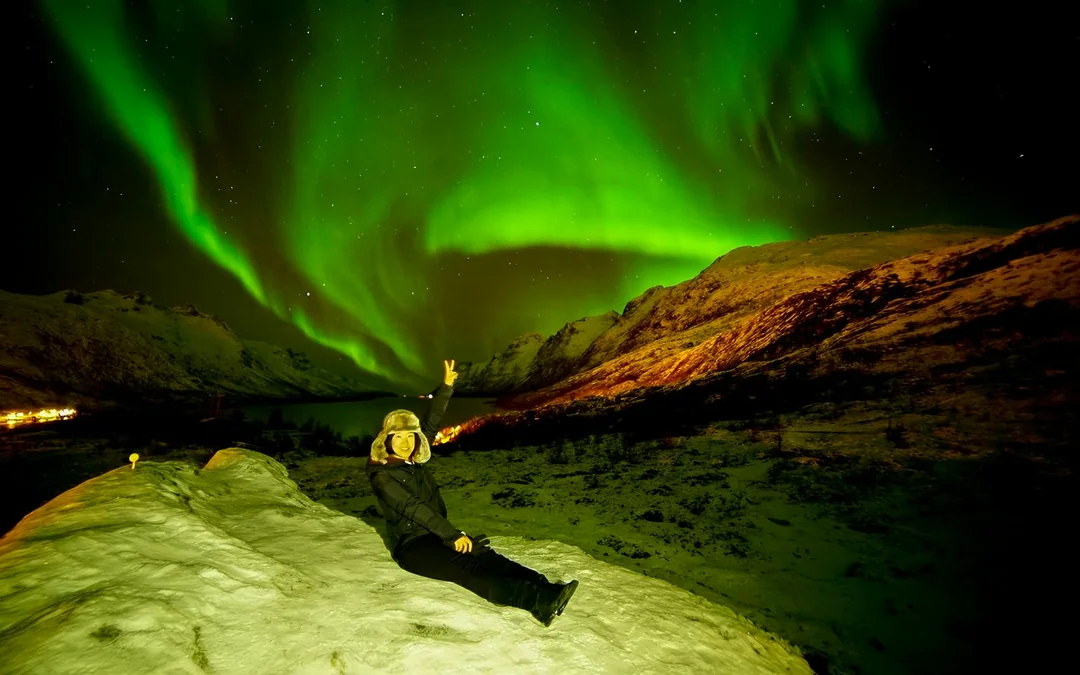 3-Hour Northern Lights Guided Tour on a Luxury Catamaran Image 2