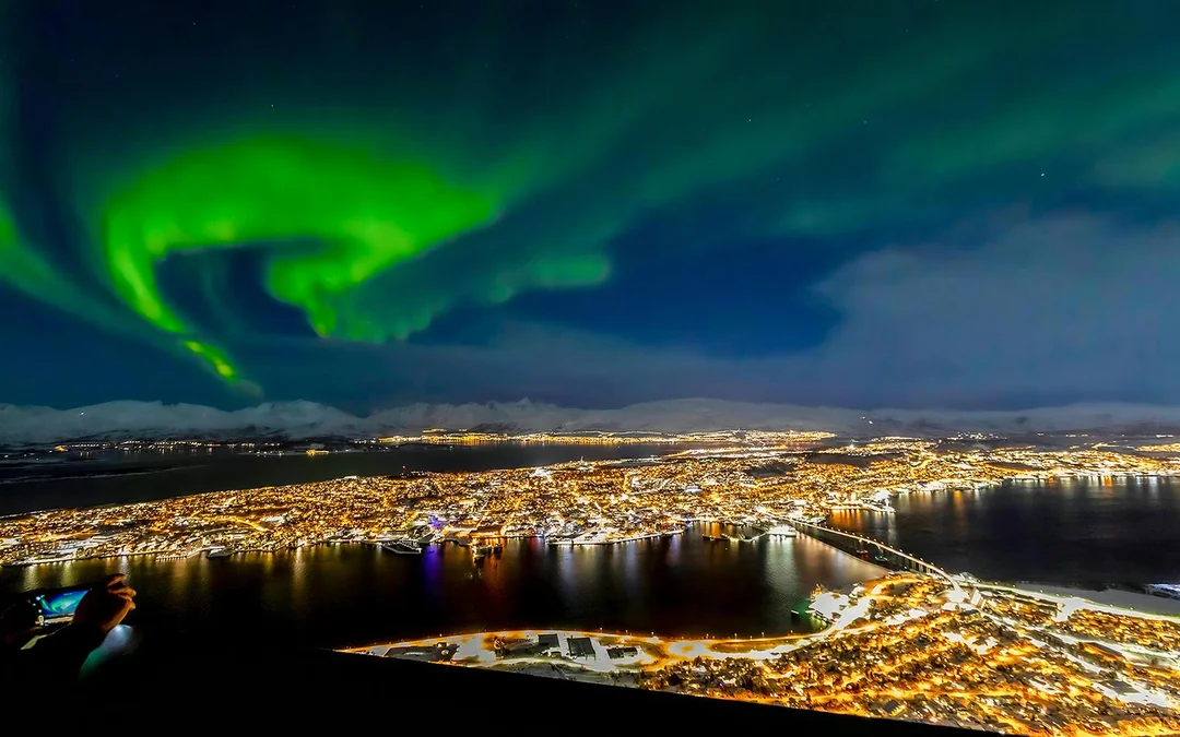 3-Hour Northern Lights Guided Tour on a Luxury Catamaran Image 9