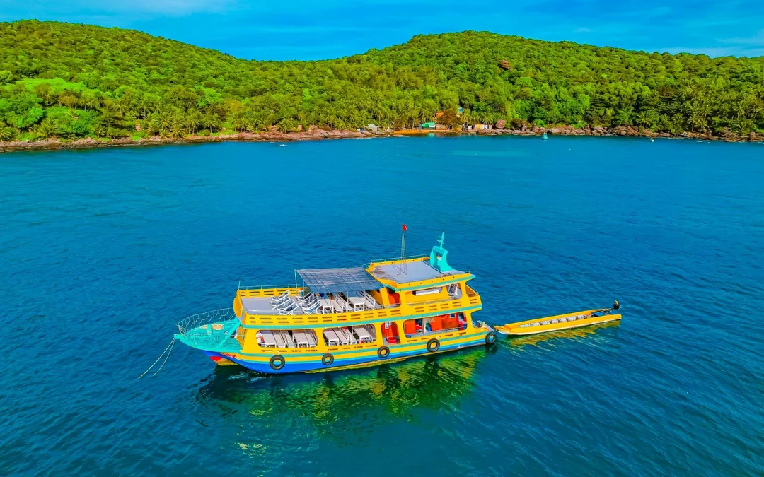 3 Island Tour with Snorkelling, Lunch & Transfers Image 1