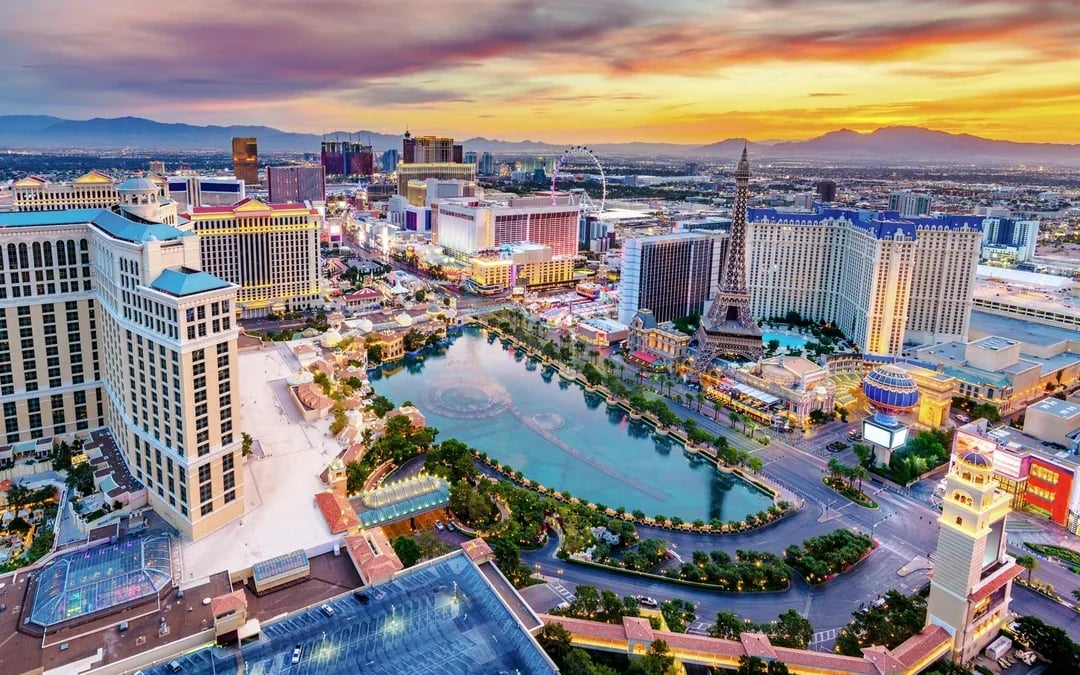30-min Las Vegas and Red Rock Canyon Helicopter Tour with Vegas Valley Landing Image 8