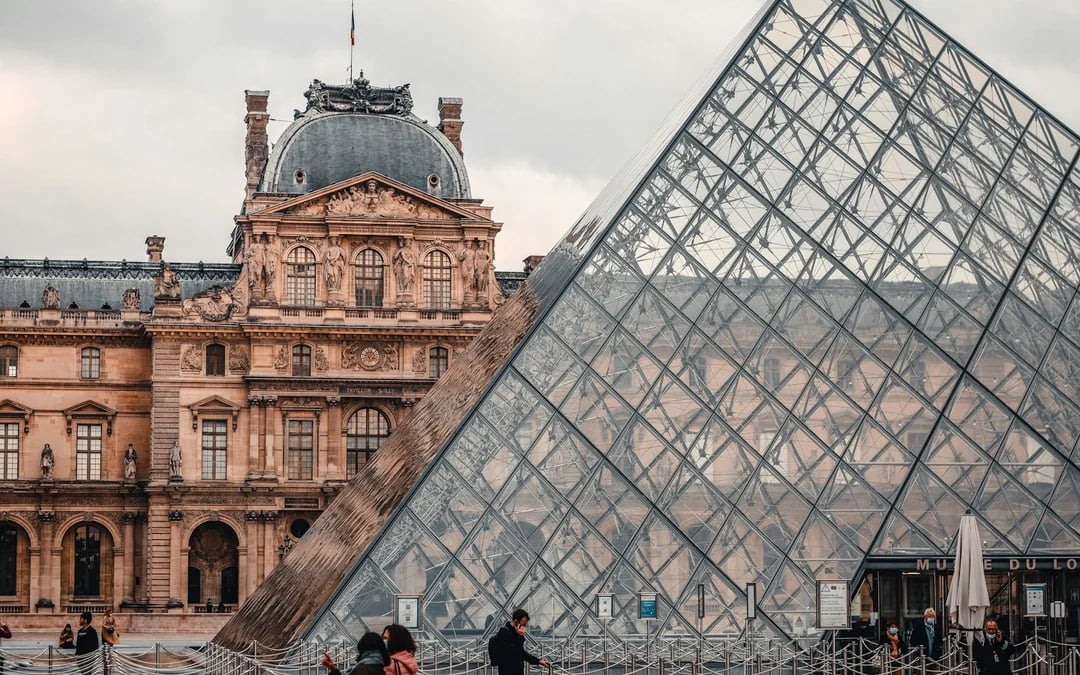 30+ Paris Icons Walking Tour with Opéra Garnier Visit and Galeries Lafayette Wine Tasting Image 4