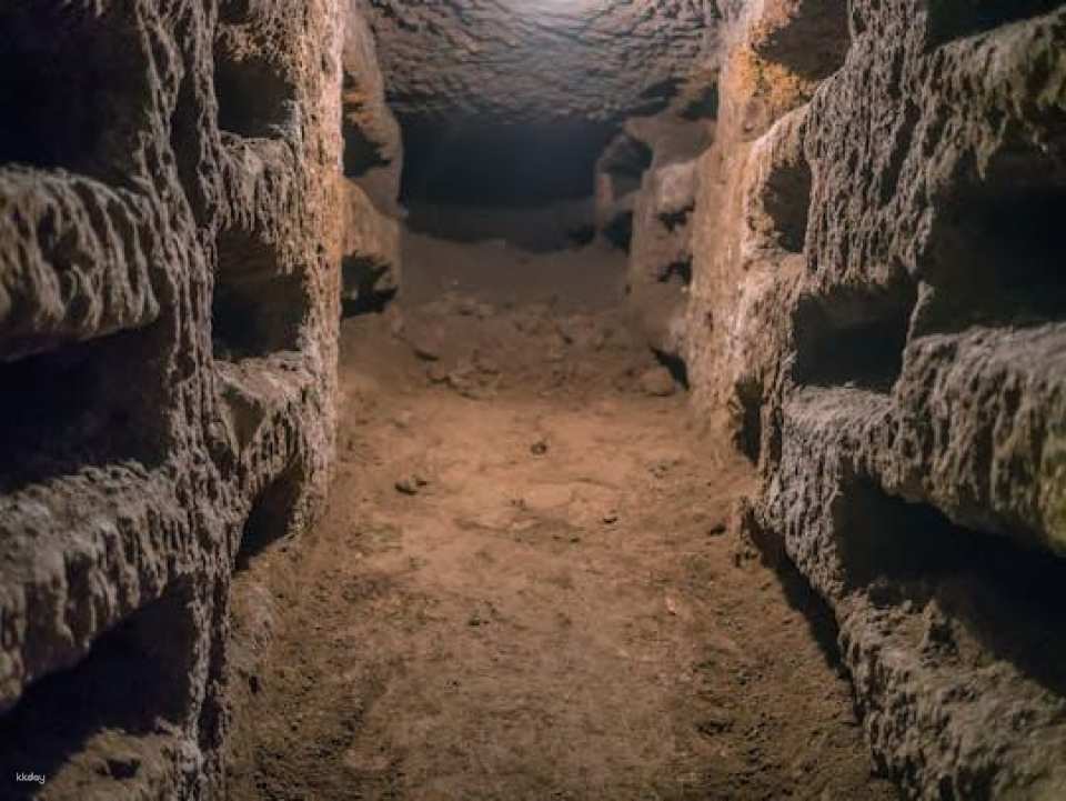 4-hour bike rental with Catacombs guided tour