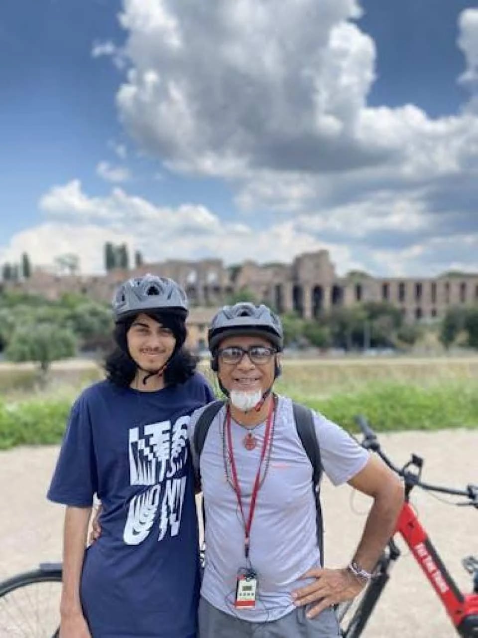 4-hour bike rental with Catacombs guided tour