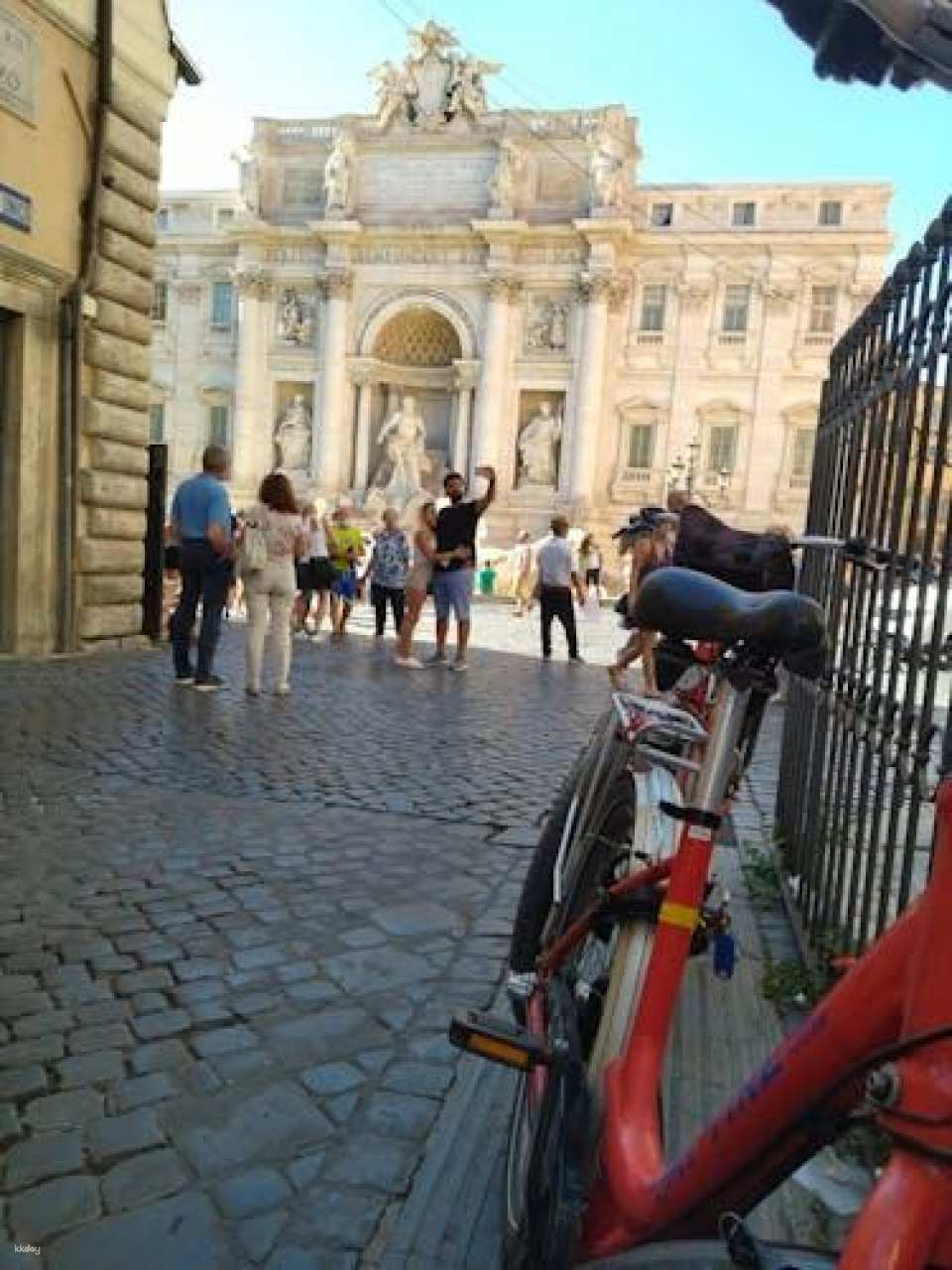 4-hour bike rental with Catacombs guided tour