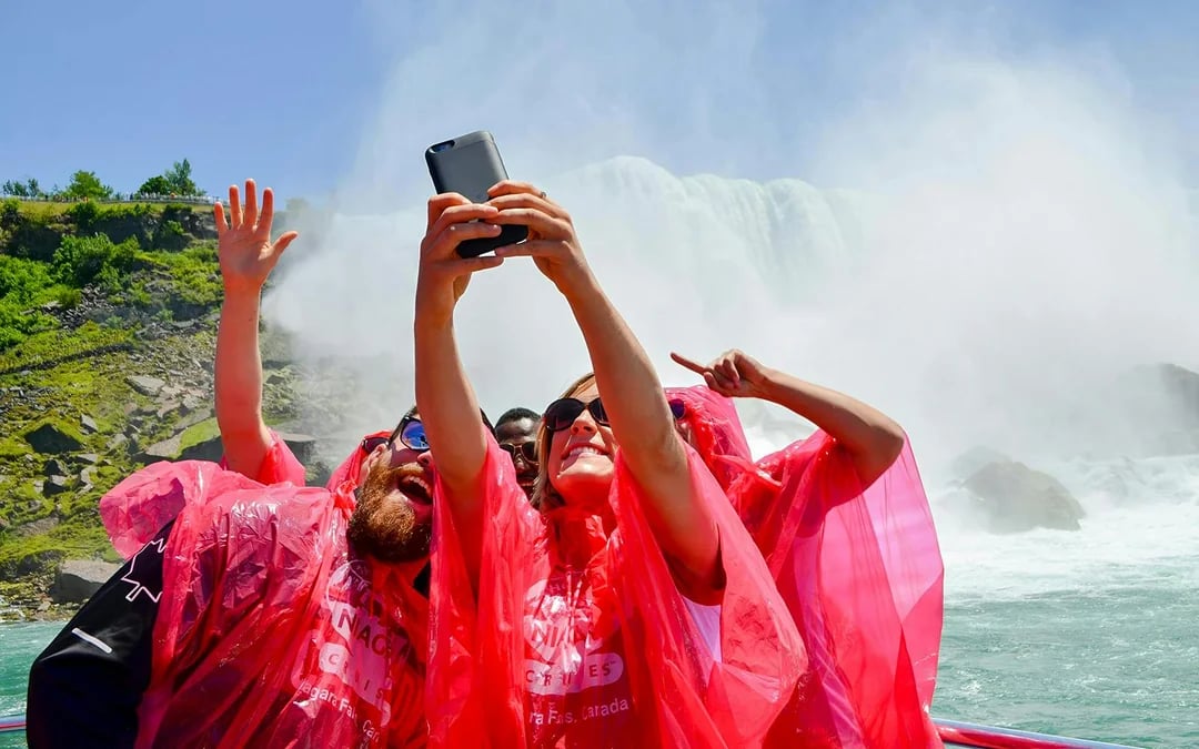 4-Hour Niagara Falls Boat Tour, Lunch & Maple Syrup Tasting Image 1