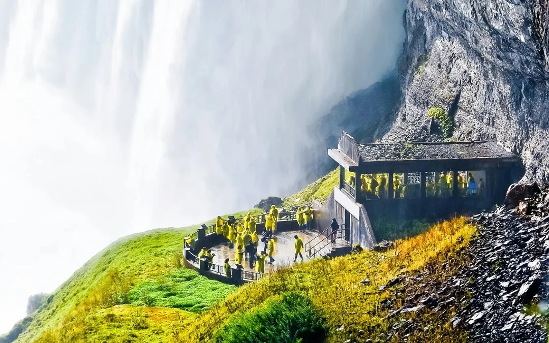 4-Hour Niagara Falls Boat Tour, Lunch & Maple Syrup Tasting Image 11