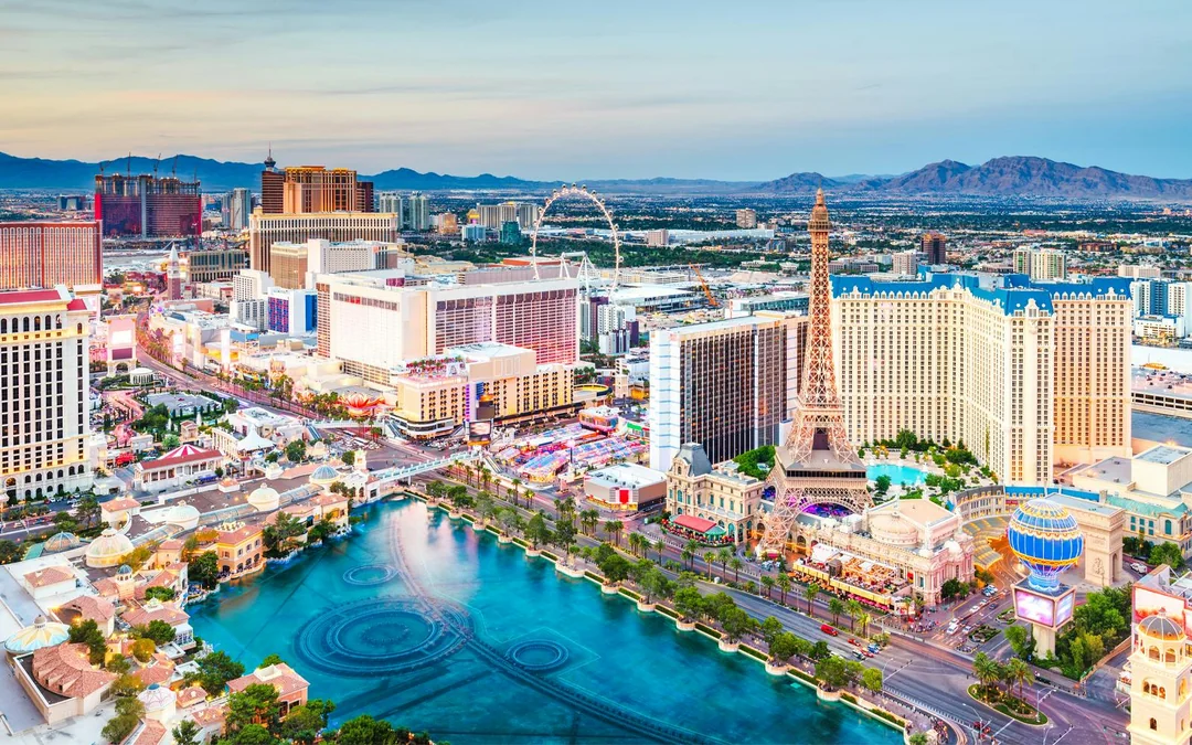 40-min Las Vegas Strip and Hoover Dam Helicopter Tour Image 4