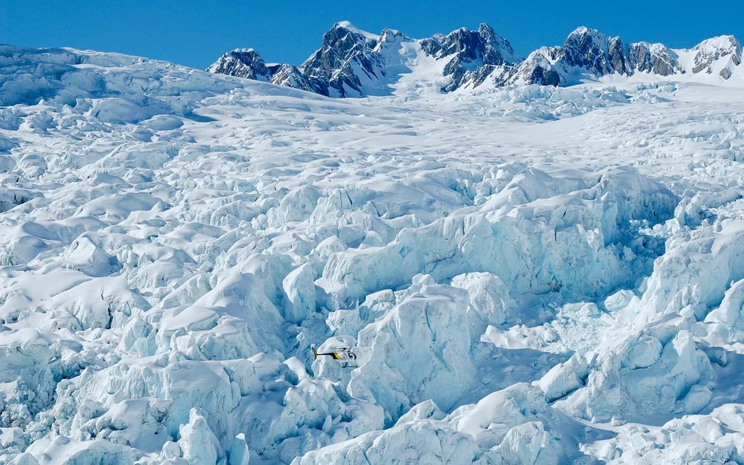 40-minute Mt.Tasman, Mt.Cook, Franz Josef & Fox Glacier Helicopter Tour Image 4