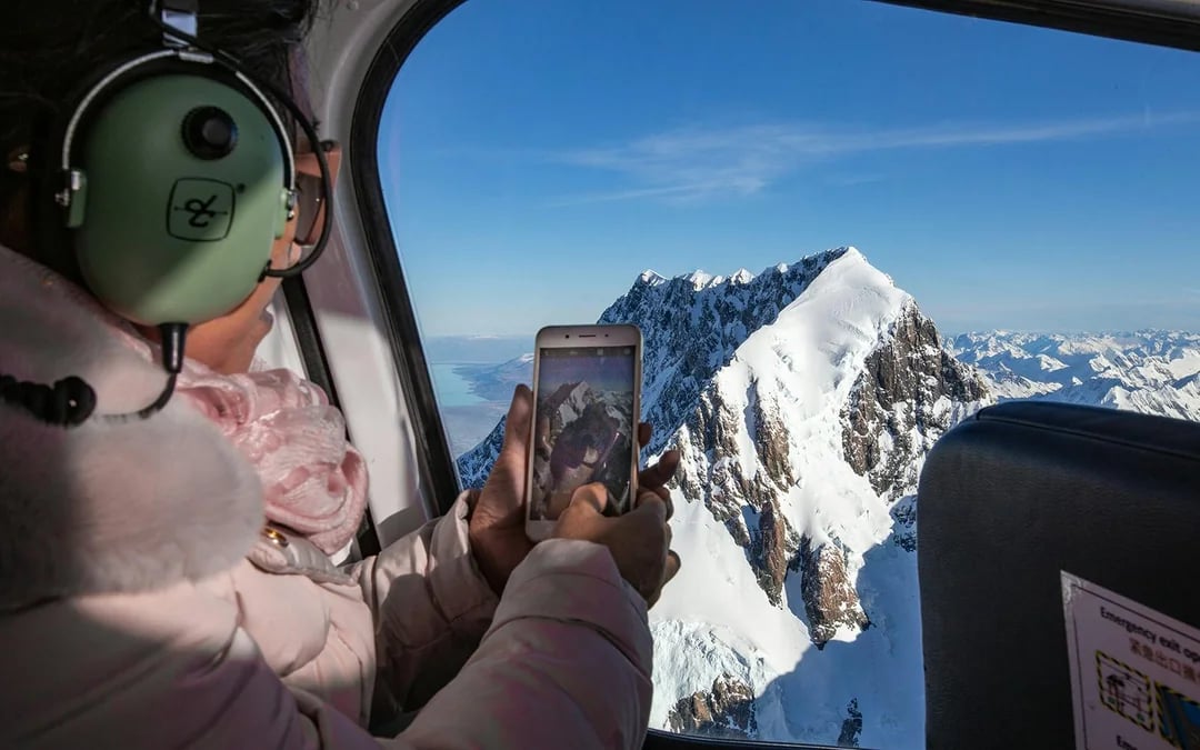 40-minute Mt.Tasman, Mt.Cook, Franz Josef & Fox Glacier Helicopter Tour Image 9