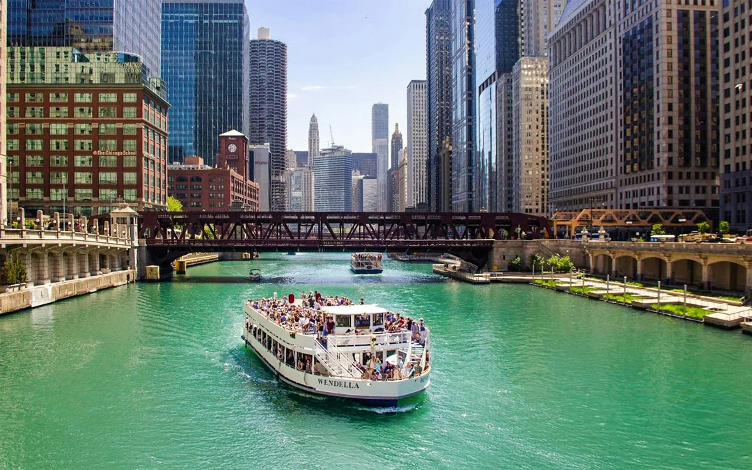 45-min Chicago River Architecture Cruise by Wendella Image 1