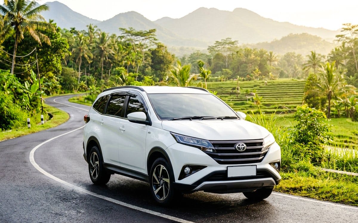 7 Seater Car (Upto 6 pax + 1 driver) Image 1