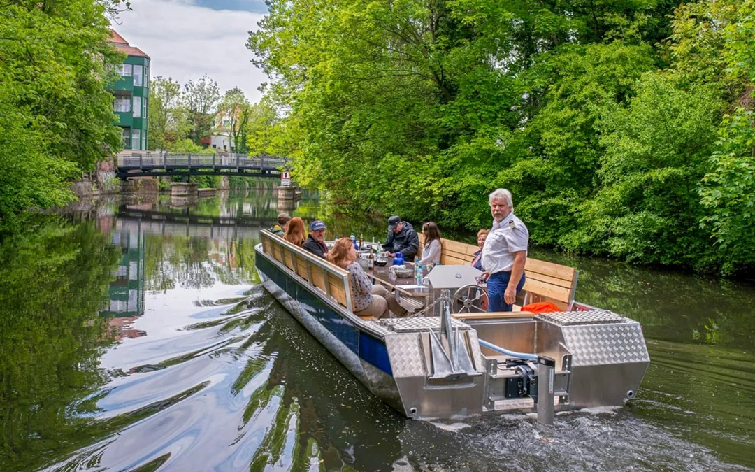 70-min City Sightseeing Motorboat Tour "Little Venice" Image 3