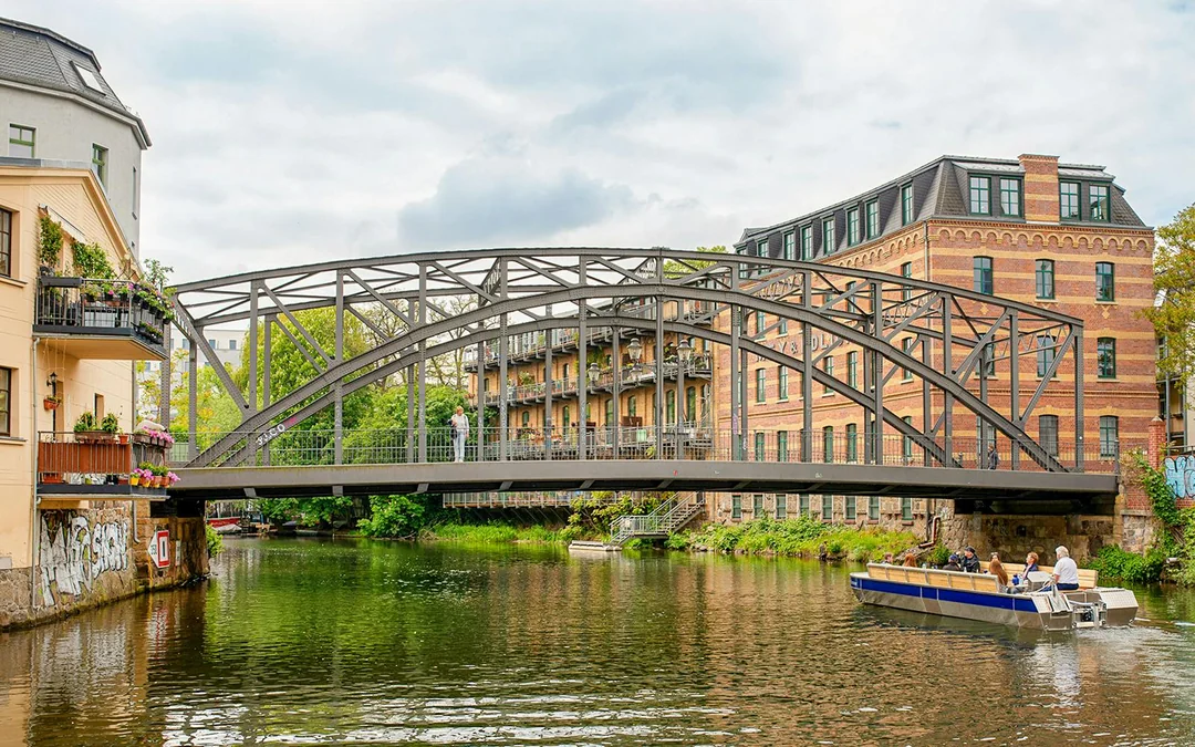 70-min City Sightseeing Motorboat Tour "Little Venice" Image 4