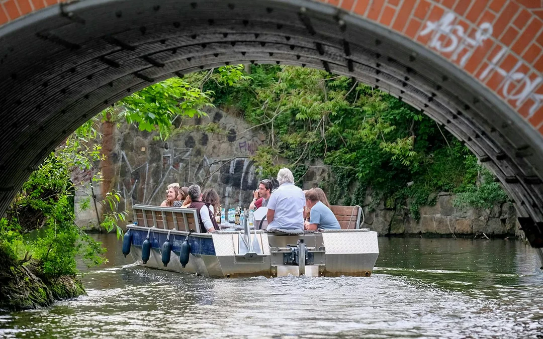 70-min City Sightseeing Motorboat Tour "Little Venice" Image 5