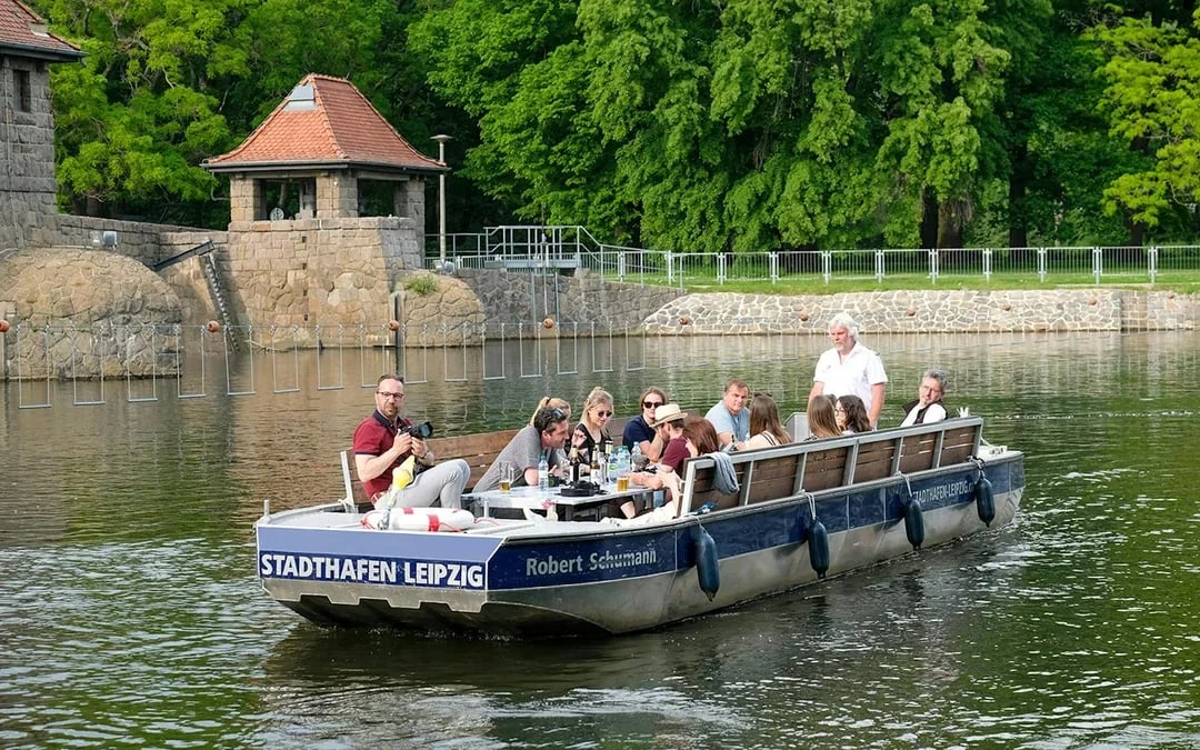 70-min City Sightseeing Motorboat Tour "Little Venice" Image 6