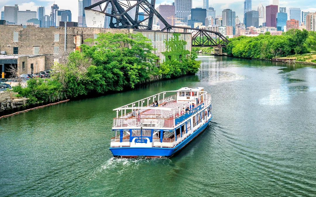 75-Minute Chicago River Architecture Cruise by Shoreline Image 3