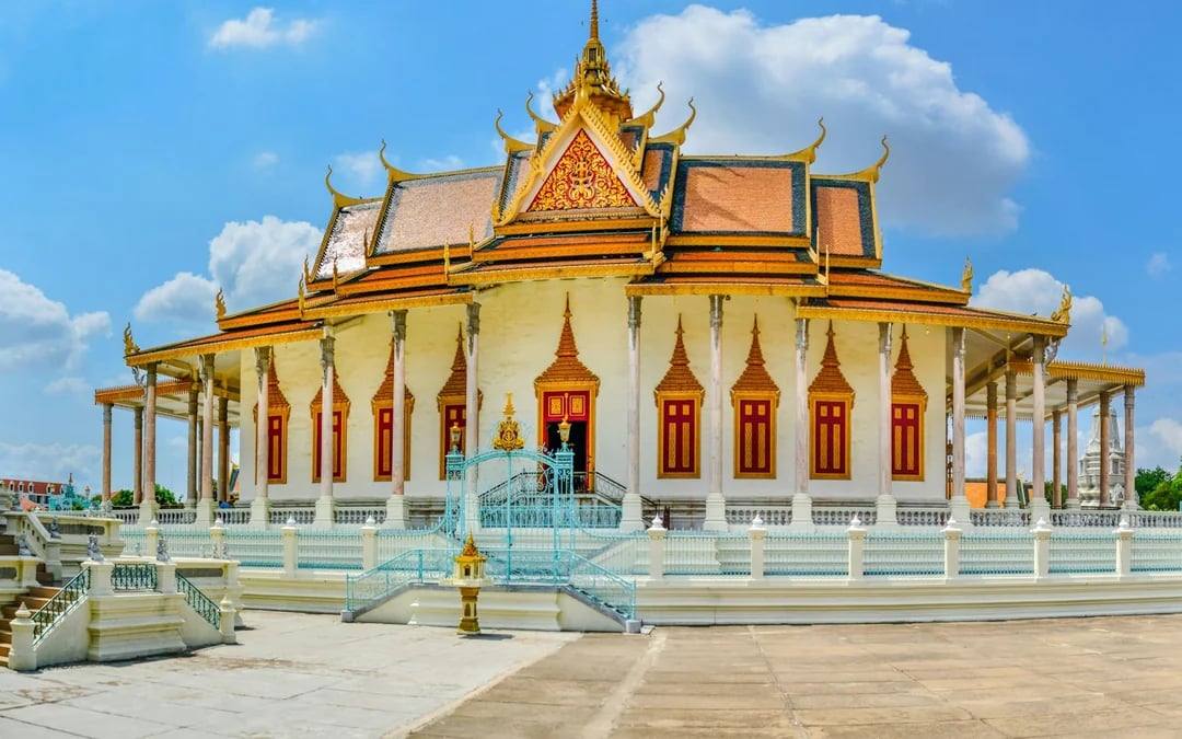 8-Day Mekong Delta and Angkor Wat Guided Tour with Internal Flights Image 3