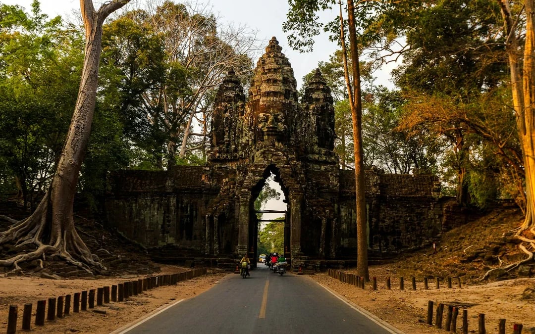 8-Day Mekong Delta and Angkor Wat Guided Tour with Internal Flights Image 7