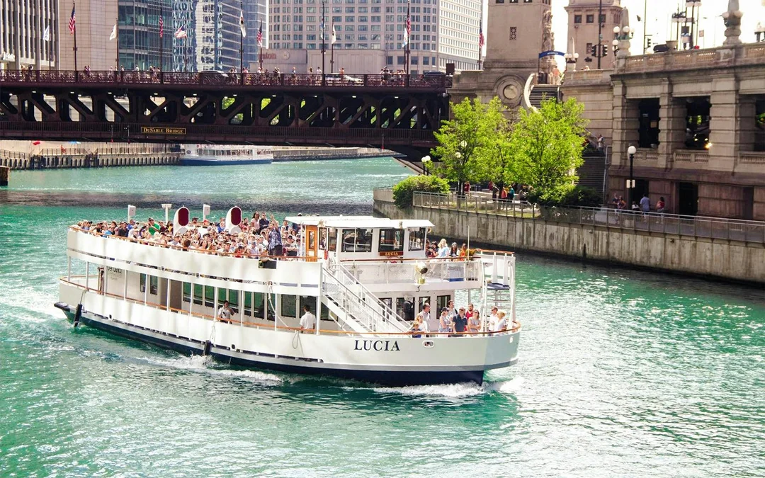 90-min Chicago River Architecture Cruise by Wendella Image 1