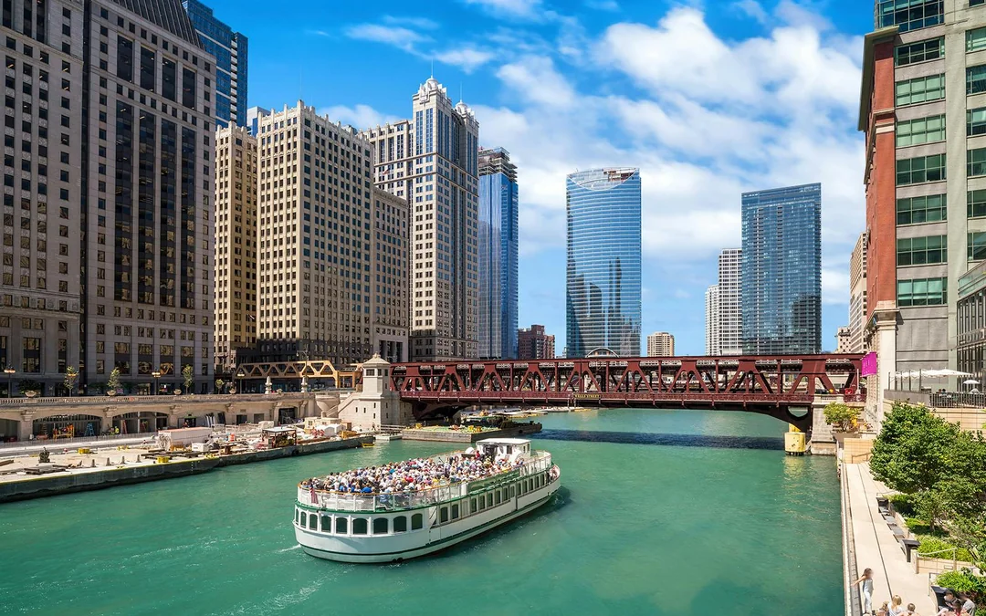 90-min Chicago River Architecture Cruise by Wendella Image 3
