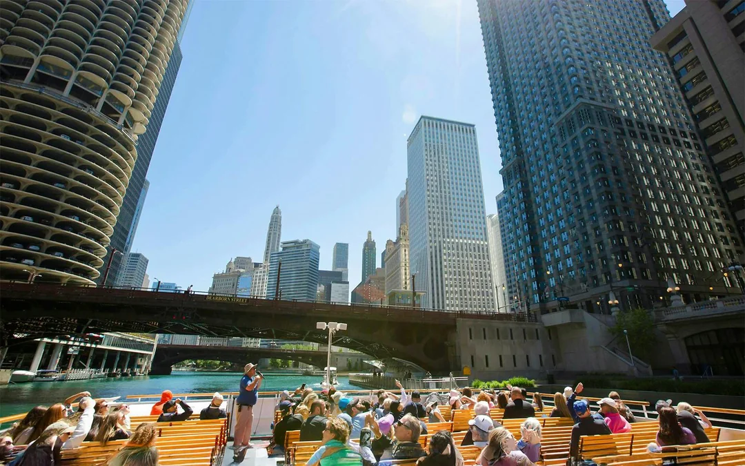 90-min Chicago River Architecture Cruise by Wendella Image 5