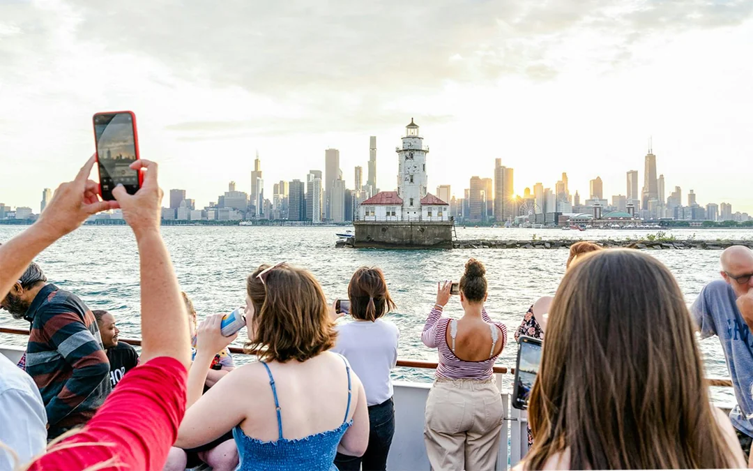 90-min Scenic Sunset Lake Michigan Cruise by Wendella Image 2