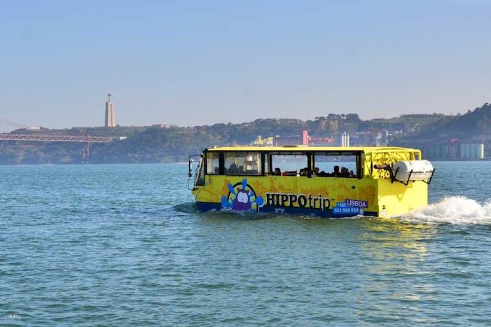 90 minutes amphibious bus guided tour in Lisbon