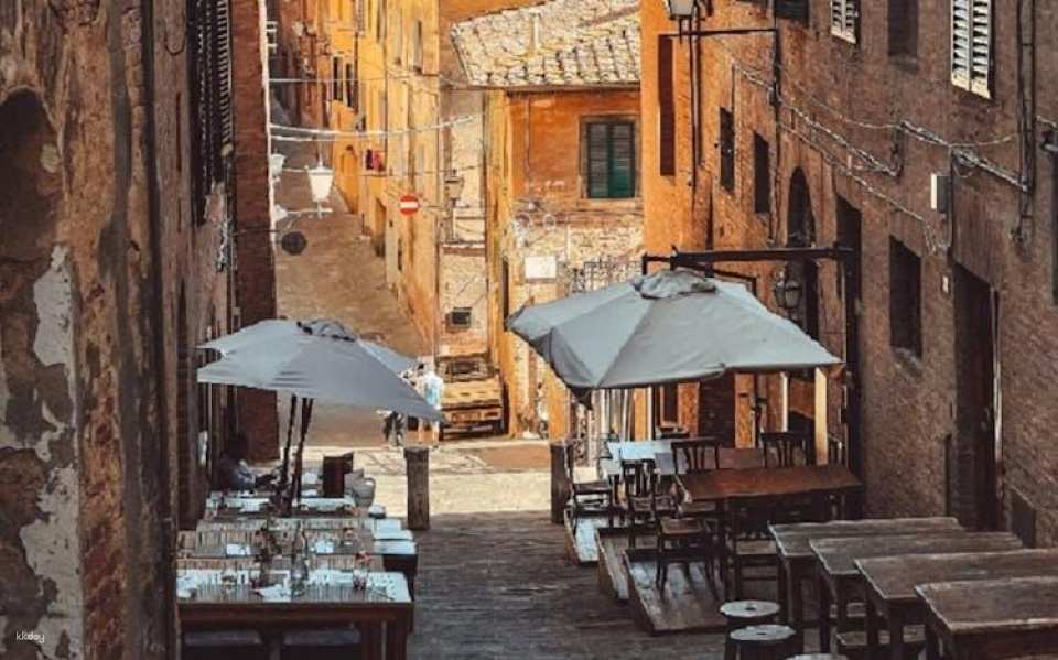 A walking riddle hunt through Siena