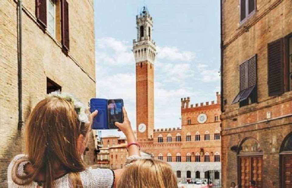 A walking riddle hunt through Siena