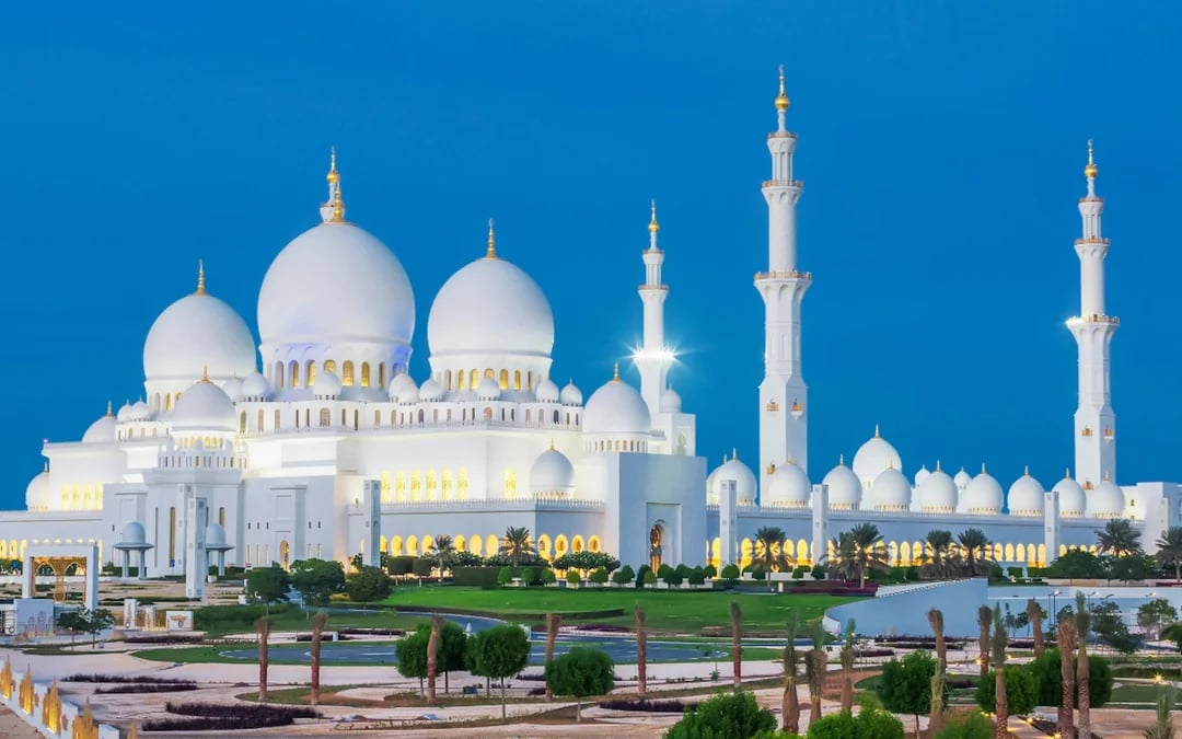 Abu Dhabi City Tour with Entry to Sheikh Zayed Grand Mosque, Qasr Al Watan & Louvre Abu Dhabi and Transfers Image 2
